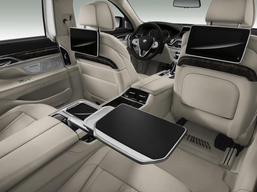  BMW 750Li xDrive 2015 года  (фото 17 из 41)